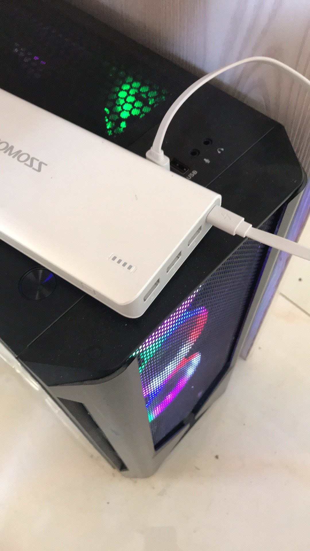 罗马仕充电宝sense9没充电指示灯一直闪充手机的时候充不进去按了几下