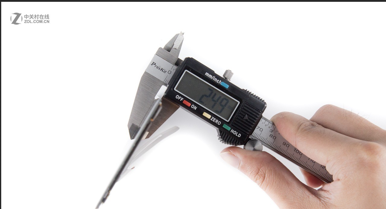 索尼XZ2的屏幕厚度是多少?