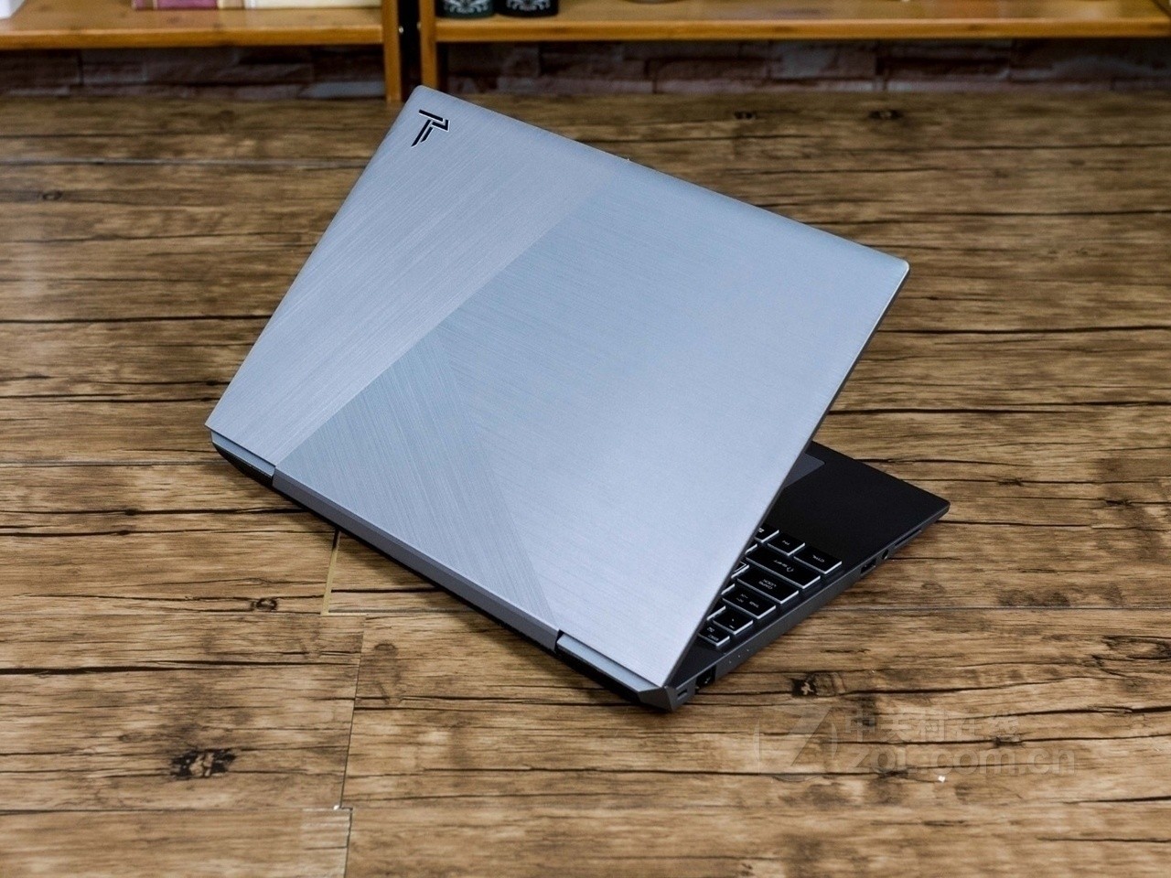 雷神新品911air电脑a面是金属的吗