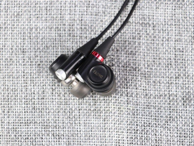 圈铁耳机是什么意思?